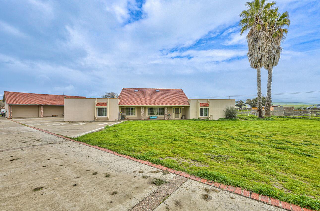 1905 Mccloskey Rd, Hollister, CA 95023 4 Beds 3 Baths (Active
