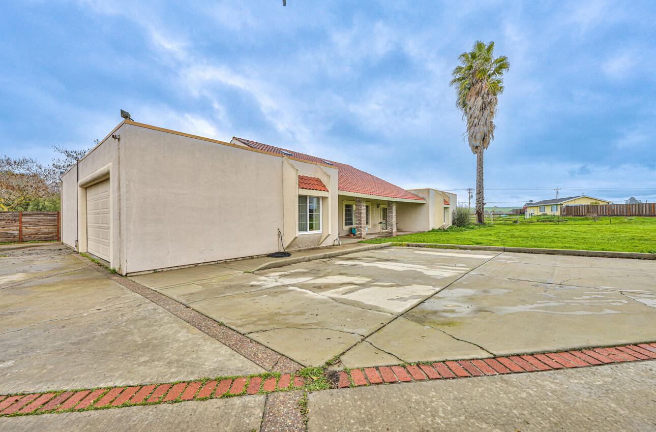 1905 Mccloskey Rd, Hollister, CA 95023 4 Beds 3 Baths (Active