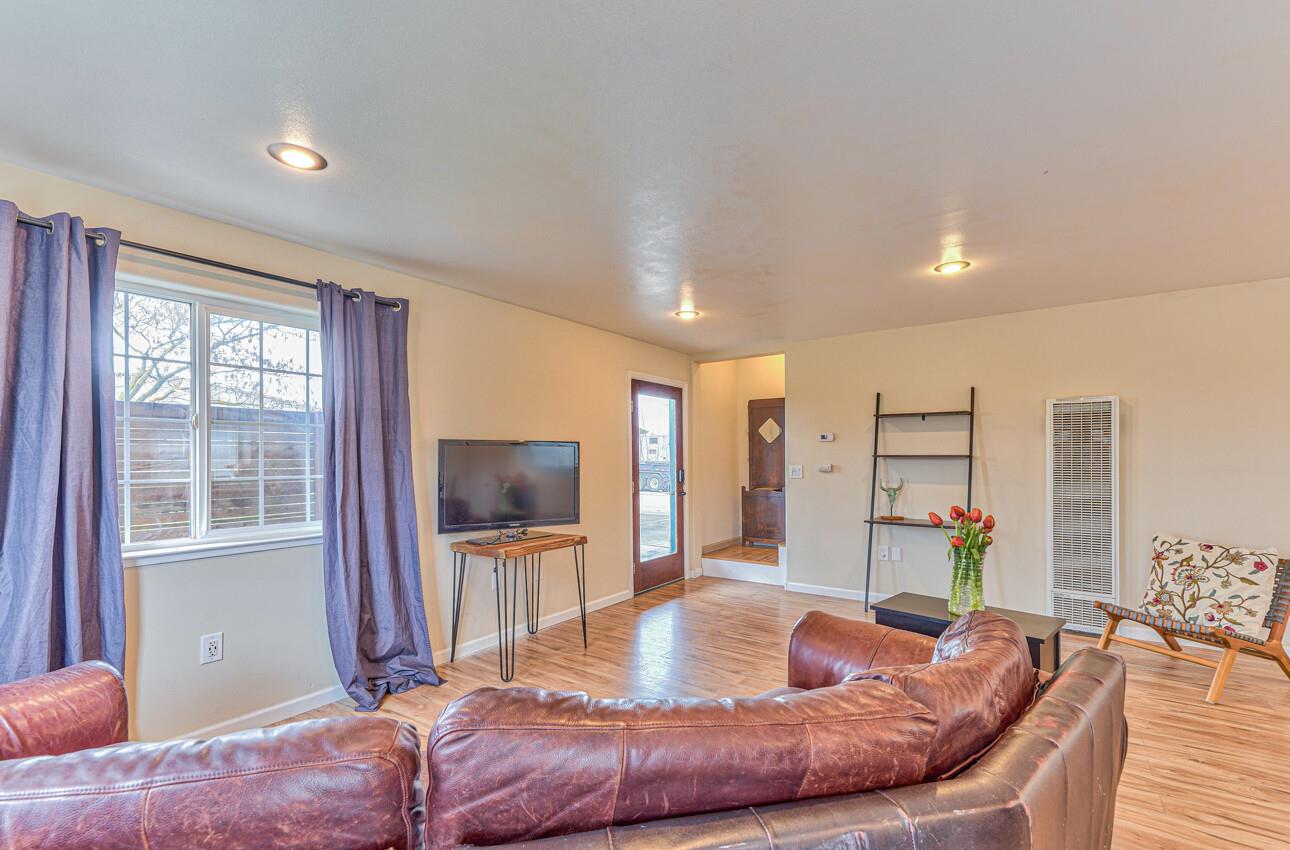 1905 Mccloskey Rd, Hollister, CA 95023 4 Beds 3 Baths (Active