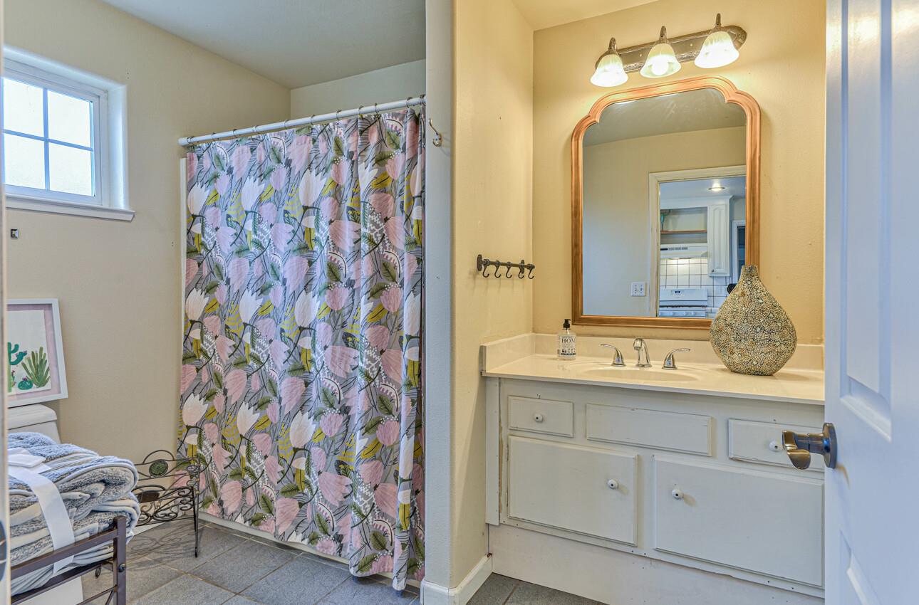 1905 Mccloskey Rd, Hollister, CA 95023 4 Beds 3 Baths (Active