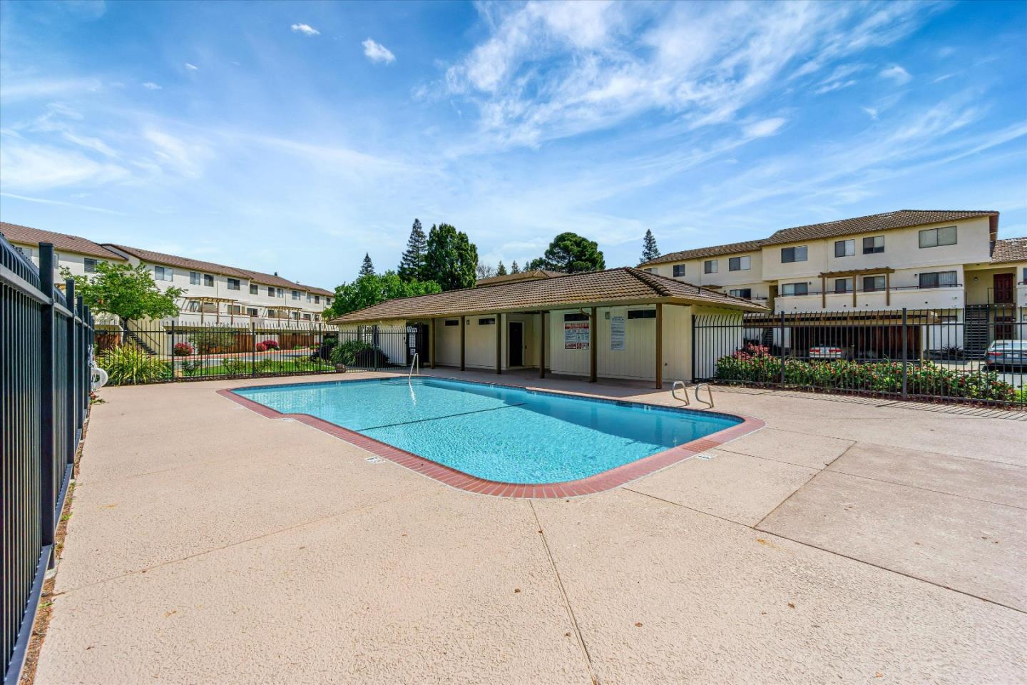 Detail Gallery Image 20 of 21 For 5015 Valley Crest Dr #127,  Concord,  CA 94521 - 2 Beds | 2 Baths