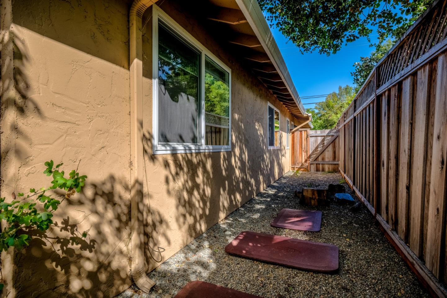Detail Gallery Image 32 of 35 For 578 Maybell Ave, Palo Alto,  CA 94306 - 4 Beds | 2 Baths