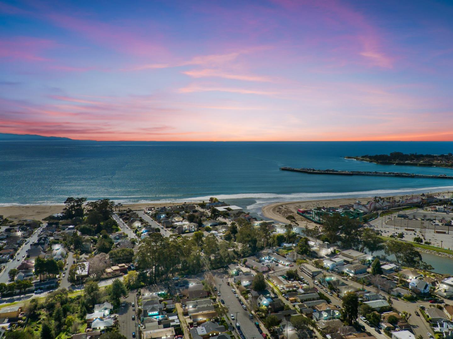 Detail Gallery Image 1 of 21 For 106 Cayuga St, Santa Cruz,  CA 95062 - 2 Beds | 2 Baths