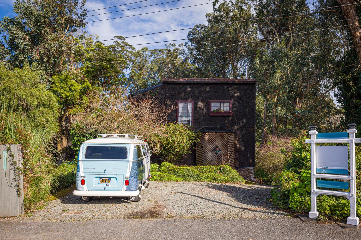 Detail Gallery Image 1 of 53 For 611 San Benito St, Half Moon Bay,  CA 94019 - 4 Beds | 3/1 Baths