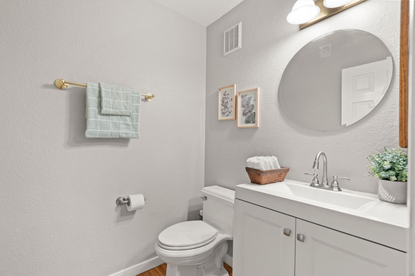 Detail Gallery Image 16 of 35 For 707 Valley Run, Hercules,  CA 94547 - 3 Beds | 2/1 Baths