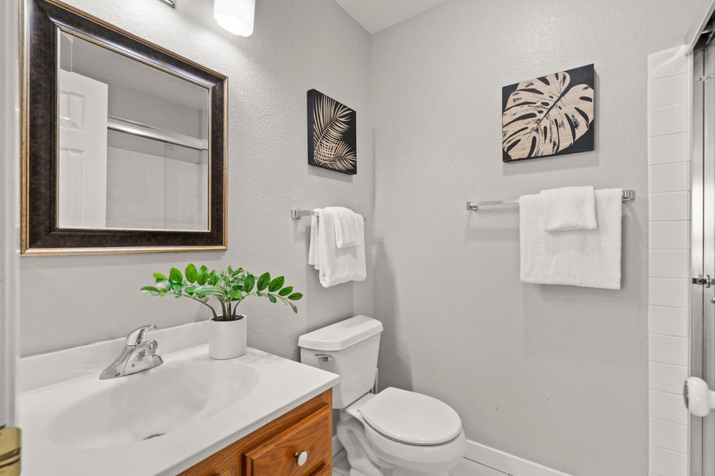 Detail Gallery Image 22 of 35 For 707 Valley Run, Hercules,  CA 94547 - 3 Beds | 2/1 Baths