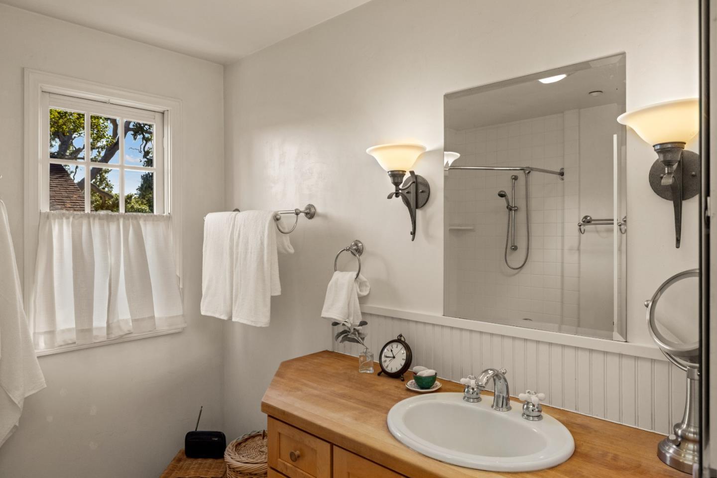 Detail Gallery Image 24 of 46 For 229 Locust St, Pacific Grove,  CA 93950 - 2 Beds | 2 Baths