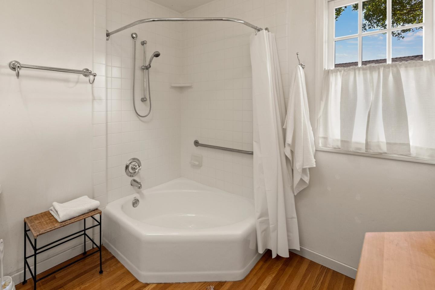 Detail Gallery Image 25 of 46 For 229 Locust St, Pacific Grove,  CA 93950 - 2 Beds | 2 Baths