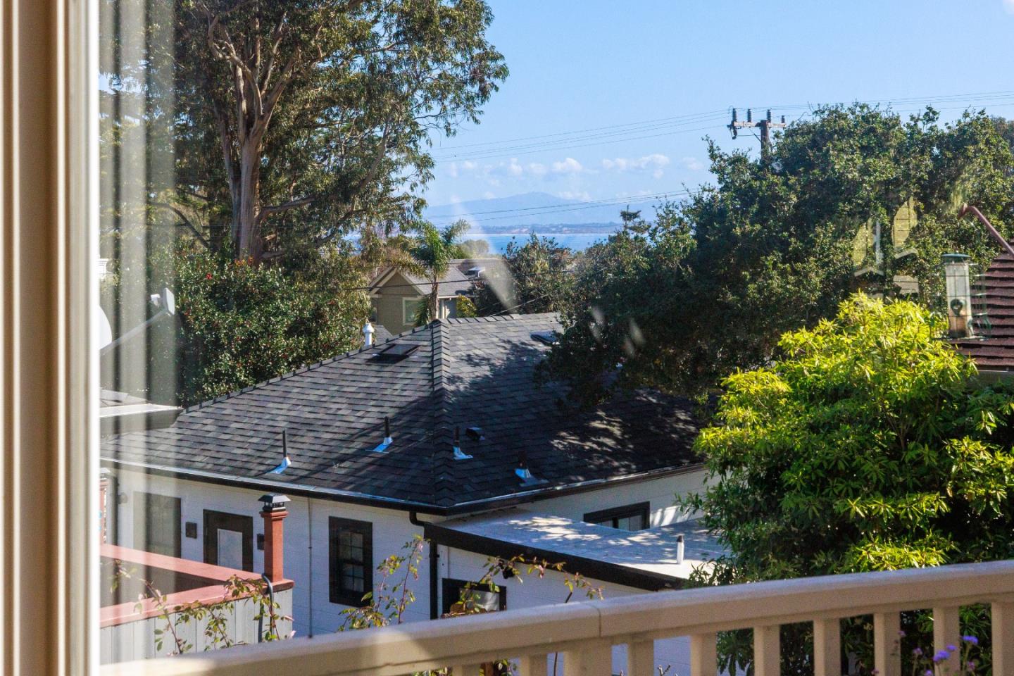 Detail Gallery Image 6 of 46 For 229 Locust St, Pacific Grove,  CA 93950 - 2 Beds | 2 Baths