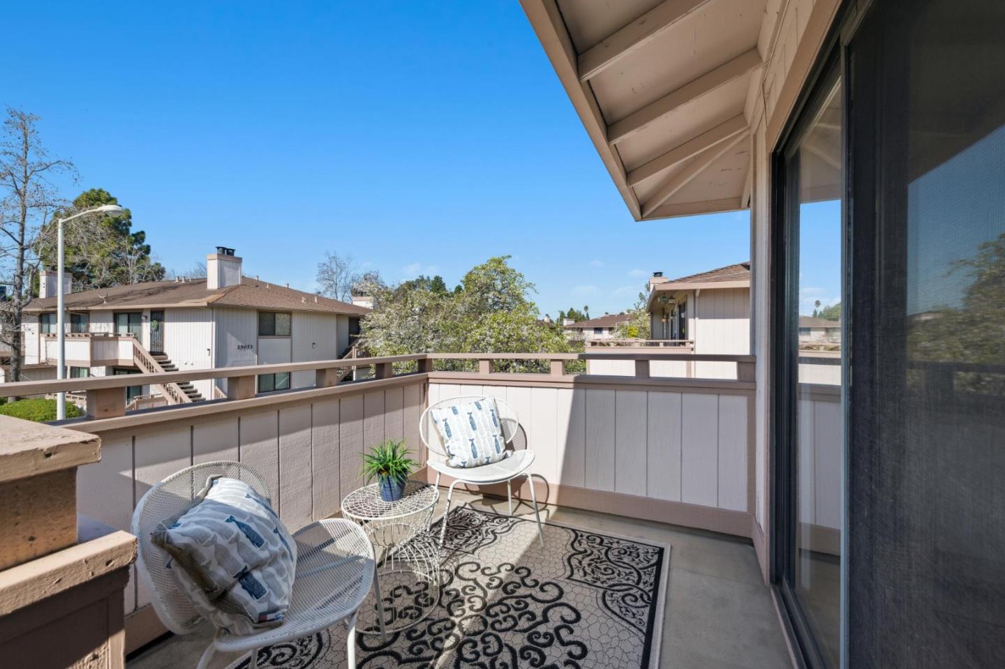 Detail Gallery Image 1 of 1 For 25090 Copa Del Oro Dr #201,  Hayward,  CA 94545 - 1 Beds | 1 Baths