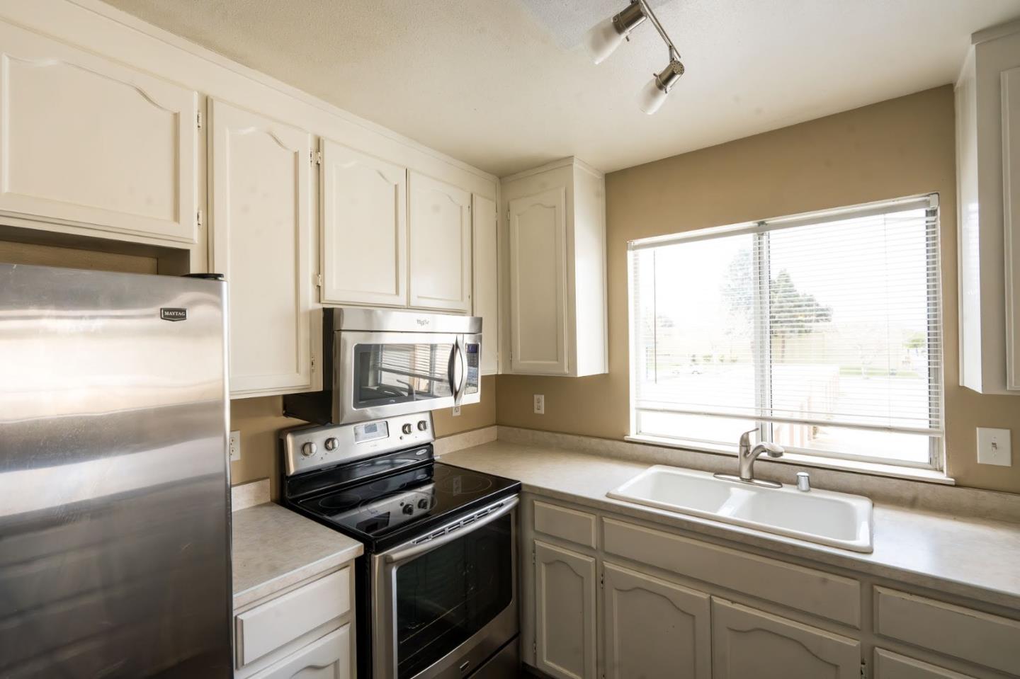 Detail Gallery Image 10 of 17 For 30 W San Joaquin St #6,  Salinas,  CA 93901 - 2 Beds | 1 Baths