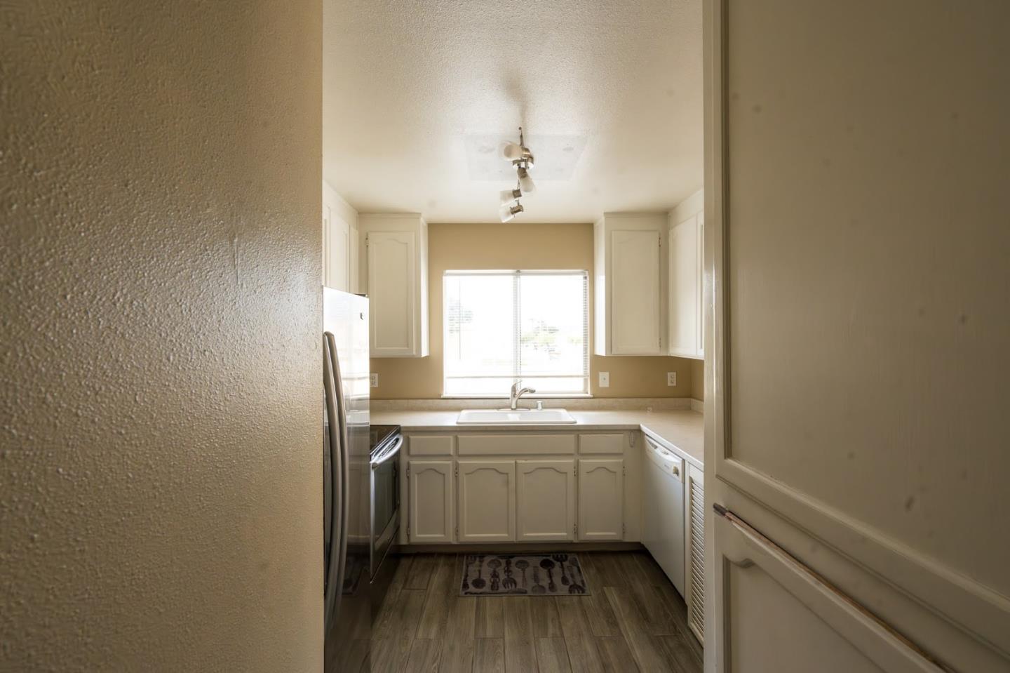 Detail Gallery Image 8 of 17 For 30 W San Joaquin St #6,  Salinas,  CA 93901 - 2 Beds | 1 Baths