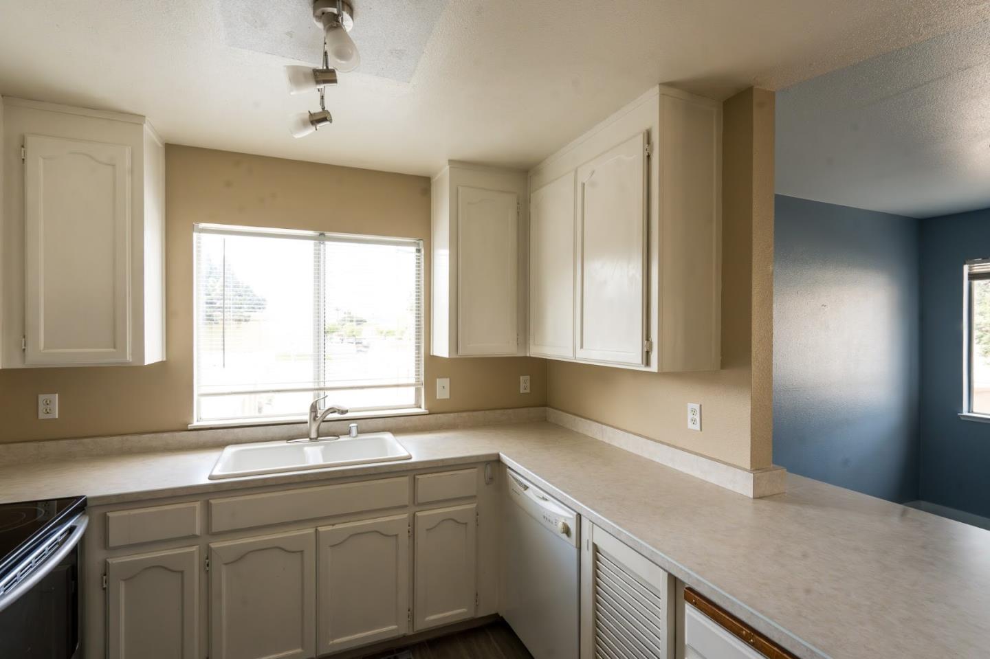 Detail Gallery Image 9 of 17 For 30 W San Joaquin St #6,  Salinas,  CA 93901 - 2 Beds | 1 Baths
