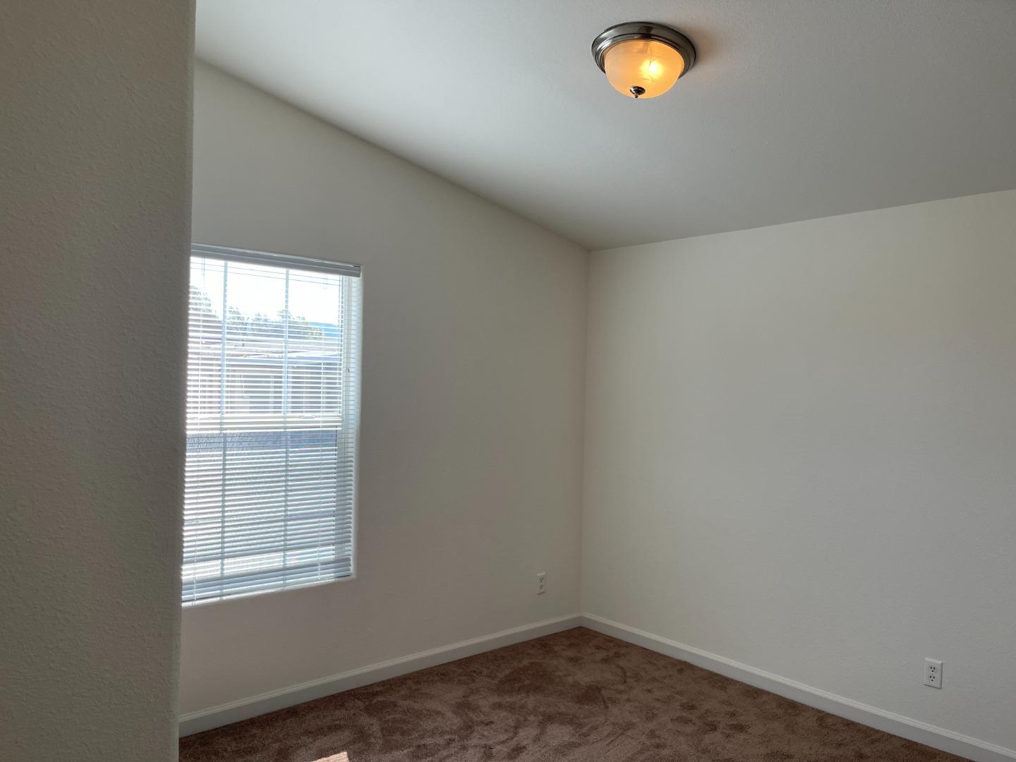 Detail Gallery Image 13 of 20 For 117 Peartree Ln #117,  Hollister,  CA 95023 - 4 Beds | 2 Baths