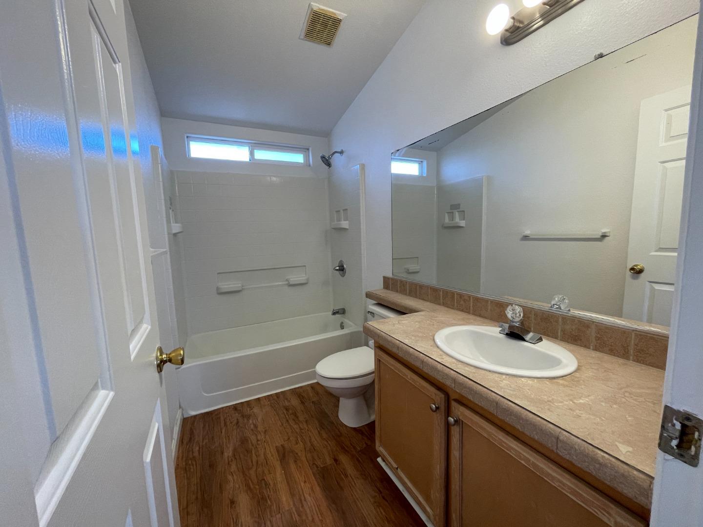 Detail Gallery Image 14 of 20 For 117 Peartree Ln #117,  Hollister,  CA 95023 - 4 Beds | 2 Baths