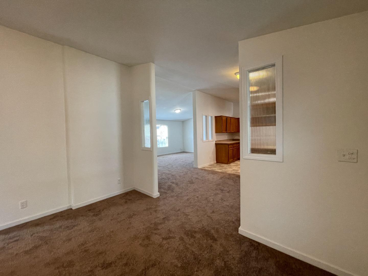 Detail Gallery Image 5 of 20 For 117 Peartree Ln #117,  Hollister,  CA 95023 - 4 Beds | 2 Baths