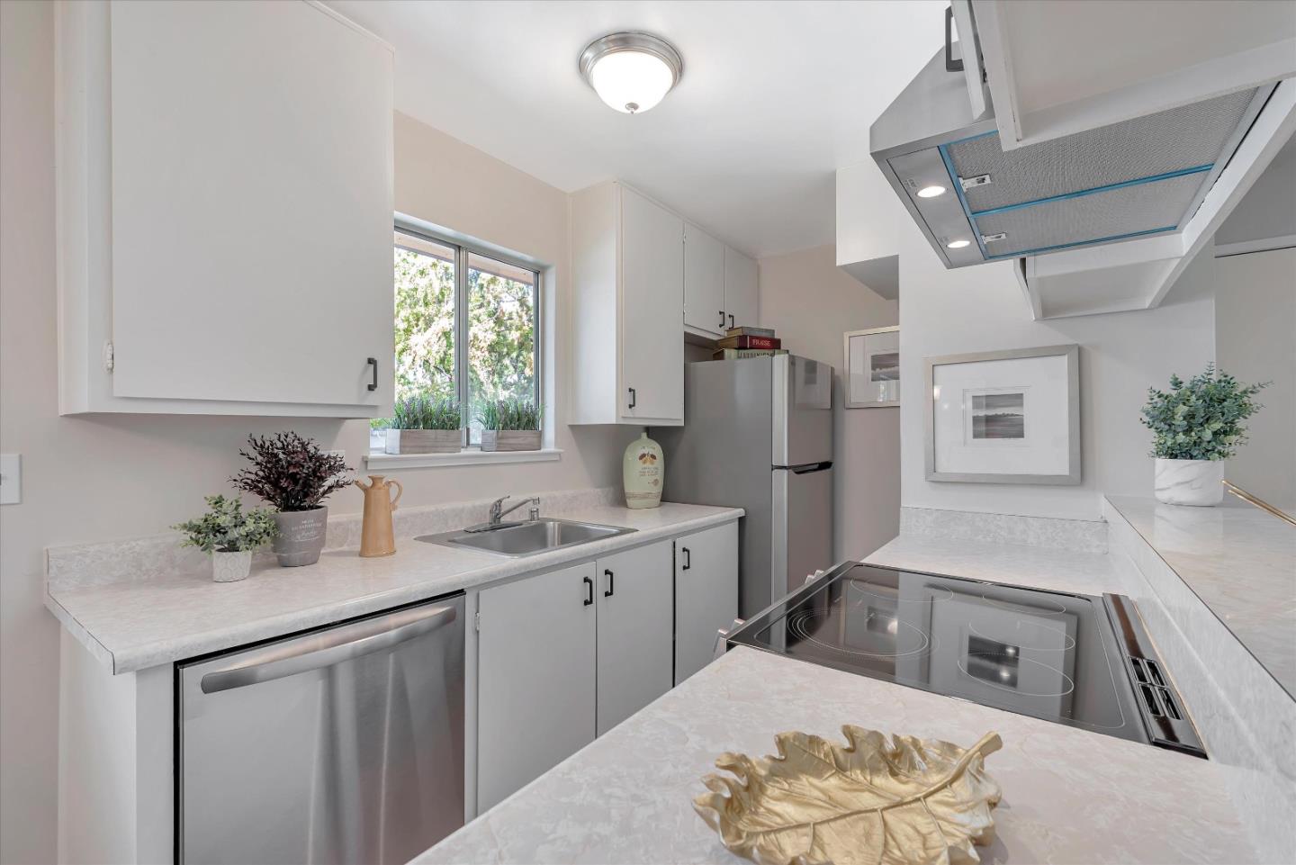Detail Gallery Image 8 of 21 For 283 E Latimer Ave #4,  Campbell,  CA 95008 - 2 Beds | 1 Baths