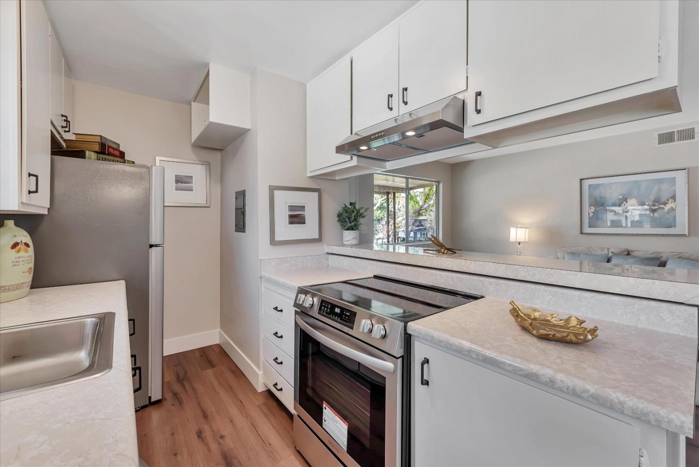 Detail Gallery Image 9 of 21 For 283 E Latimer Ave #4,  Campbell,  CA 95008 - 2 Beds | 1 Baths