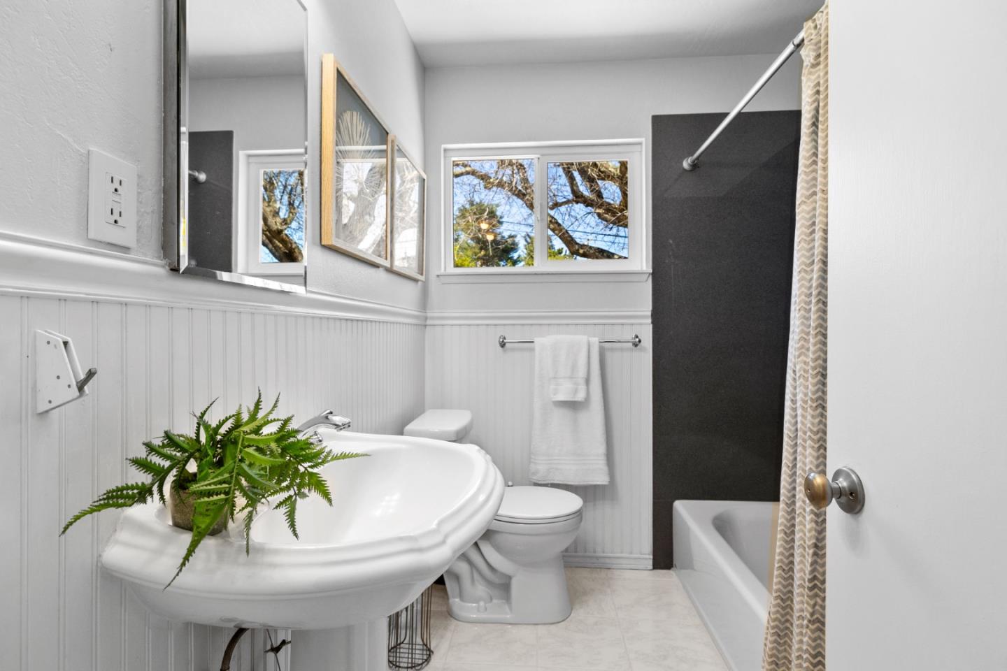 Detail Gallery Image 9 of 28 For 3053 Hopkins Ave, Redwood City,  CA 94062 - 4 Beds | 2/1 Baths