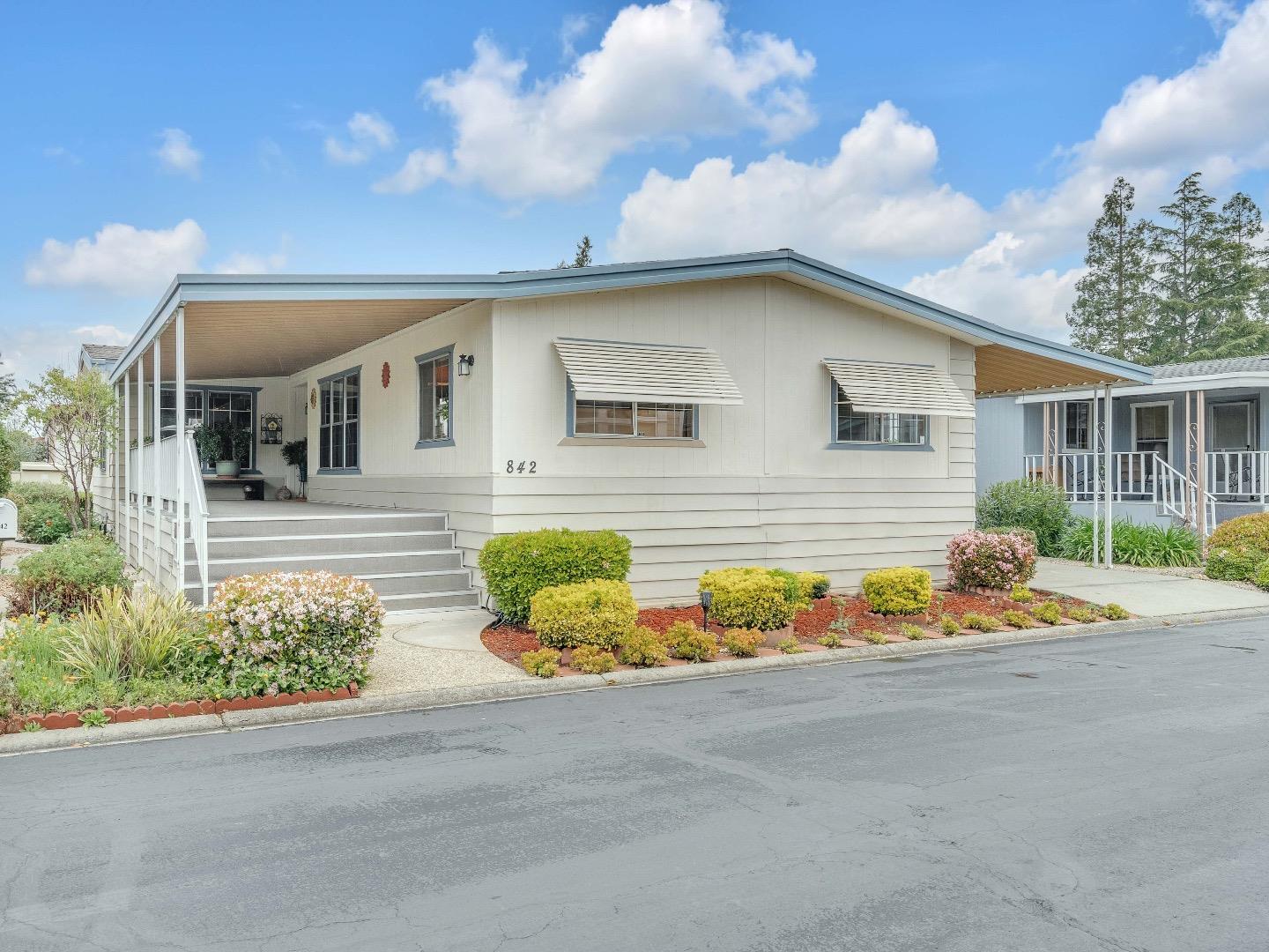 Detail Gallery Image 1 of 44 For 842 Villa Teresa Way #842,  San Jose,  CA 95123 - 3 Beds | 2 Baths