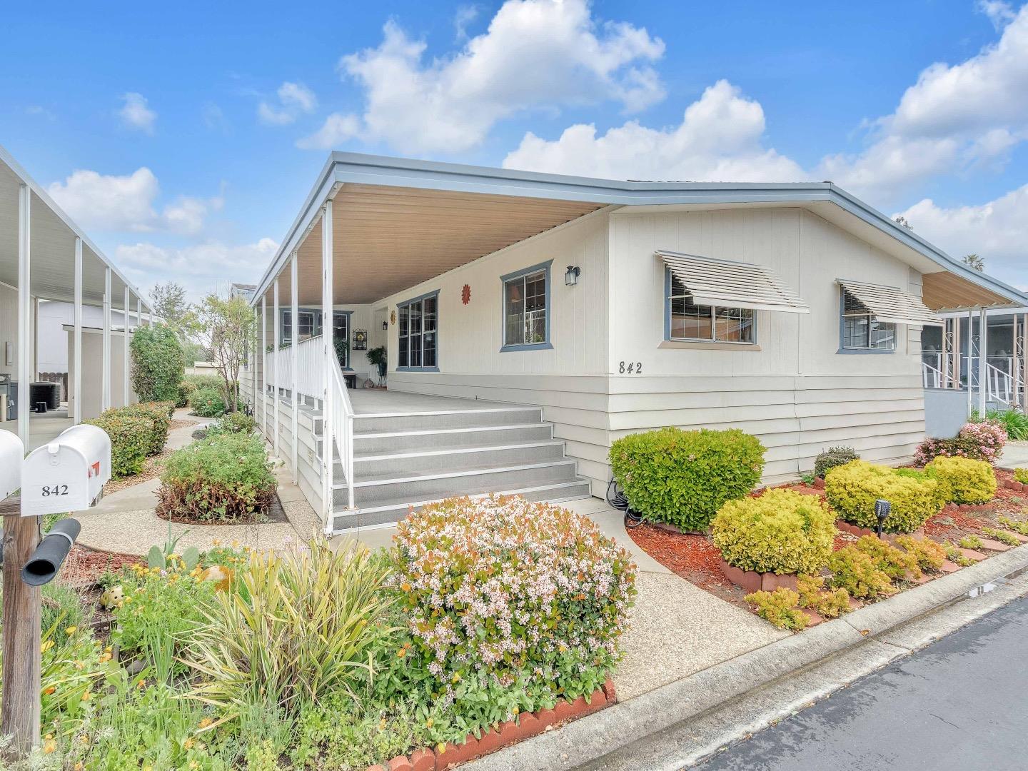 842 Villa Teresa Way 842, San Jose, CA 95123 3 Beds 2 Baths