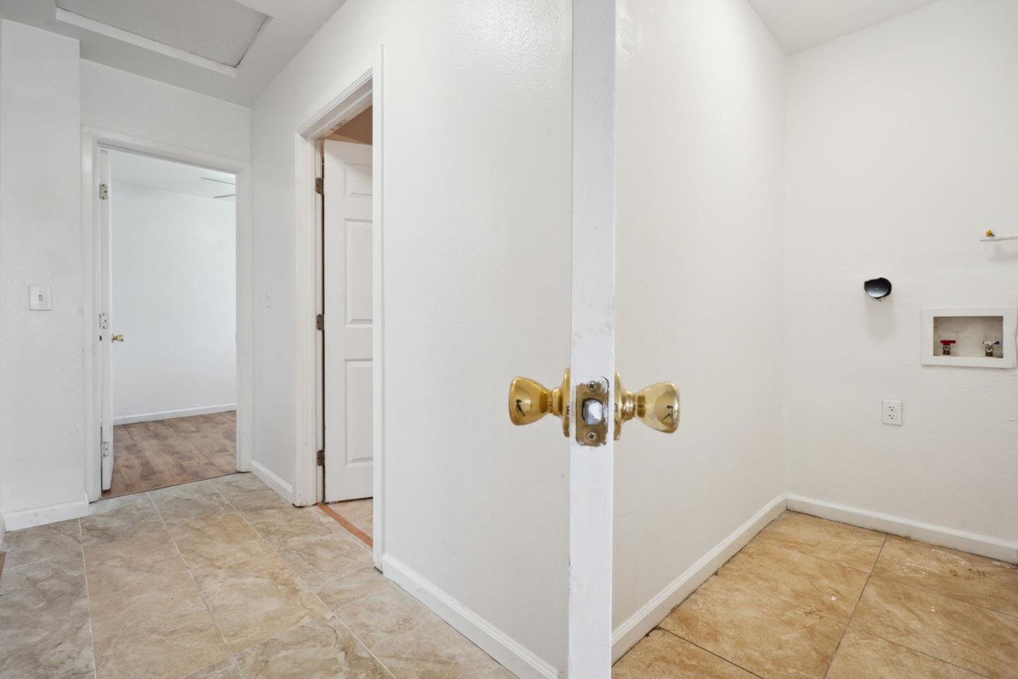 Detail Gallery Image 11 of 20 For 1422 W 104th St, Los Angeles,  CA 90047 - 3 Beds | 1 Baths