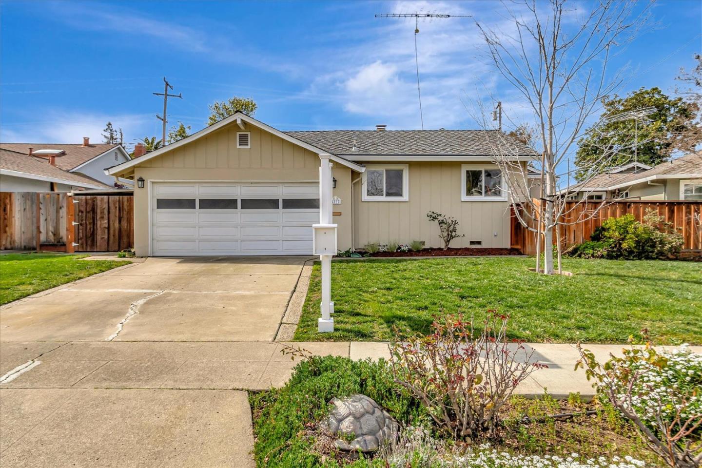 Detail Gallery Image 1 of 1 For 137 Hollycrest Dr, Los Gatos,  CA 95032 - 3 Beds | 2 Baths