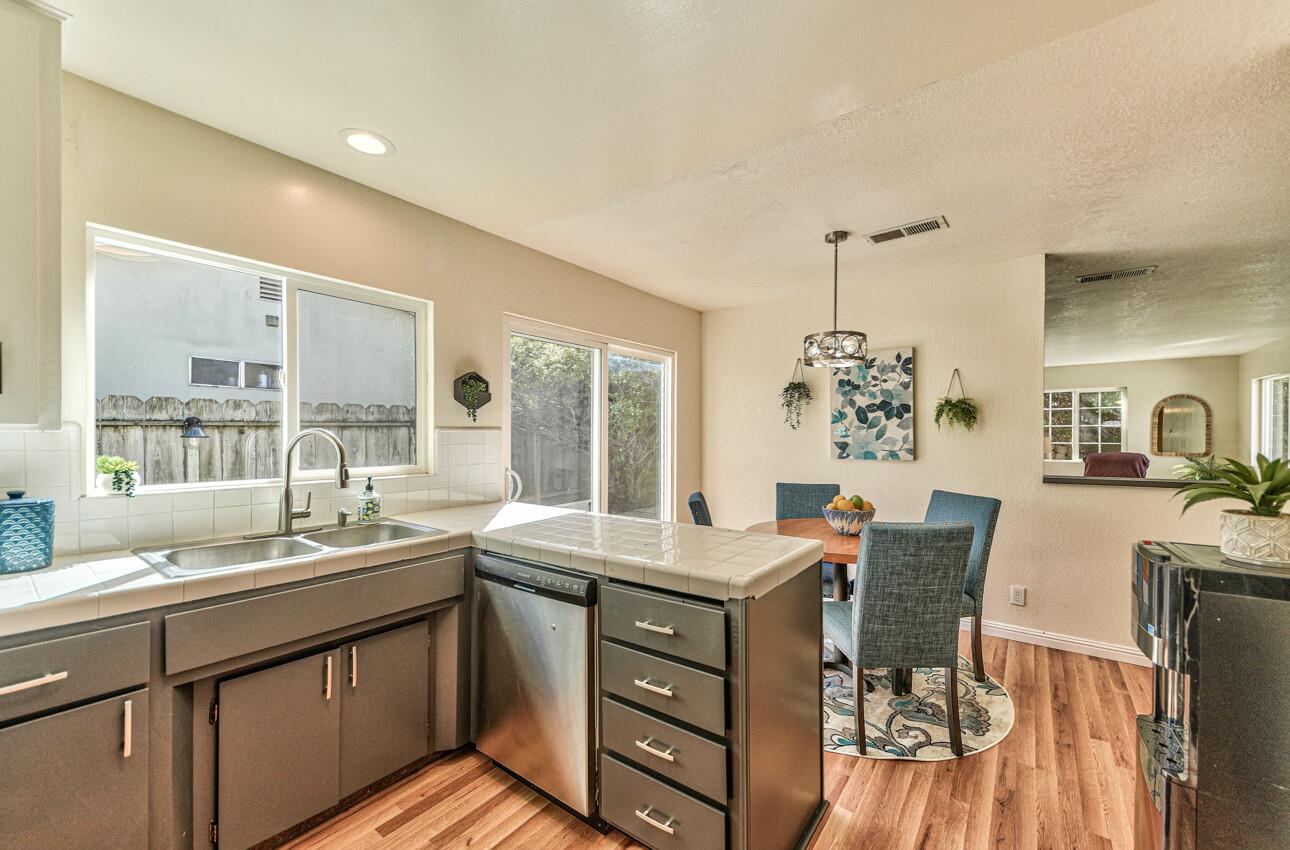 Detail Gallery Image 13 of 37 For 18428 Northridge Dr, Salinas,  CA 93906 - 3 Beds | 2 Baths