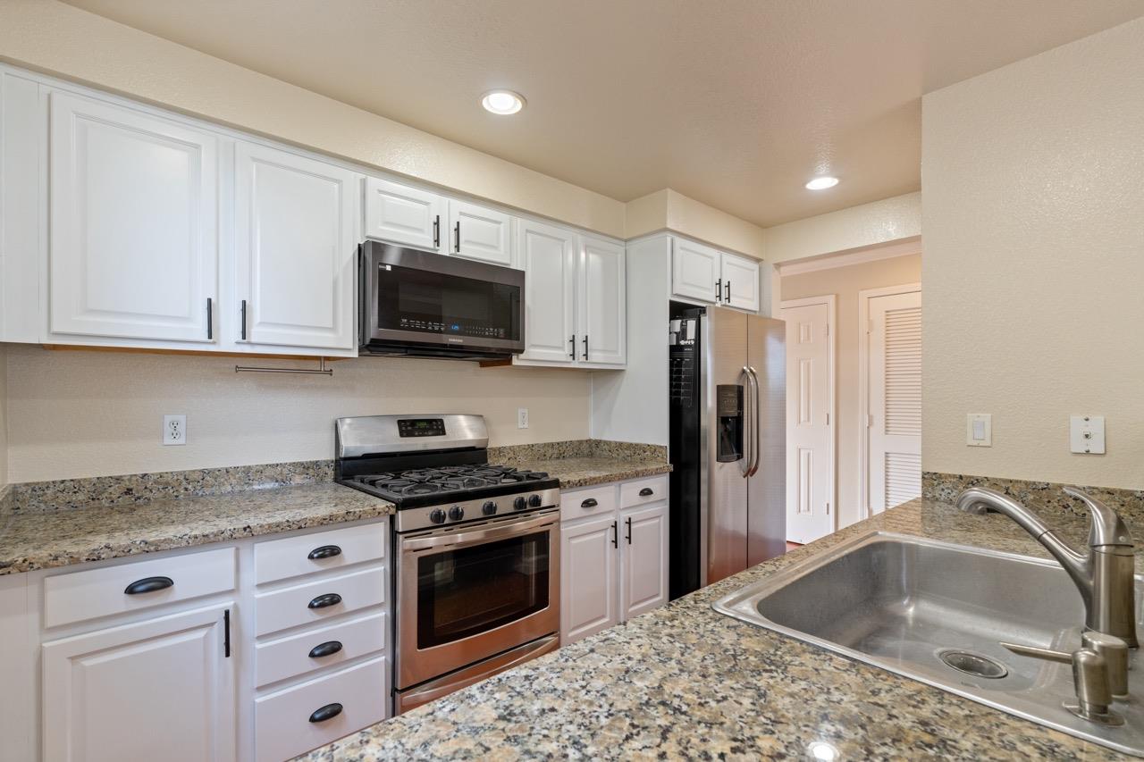 Detail Gallery Image 10 of 33 For 2673 Foothill Ave, Richmond,  CA 94804 - 3 Beds | 2 Baths