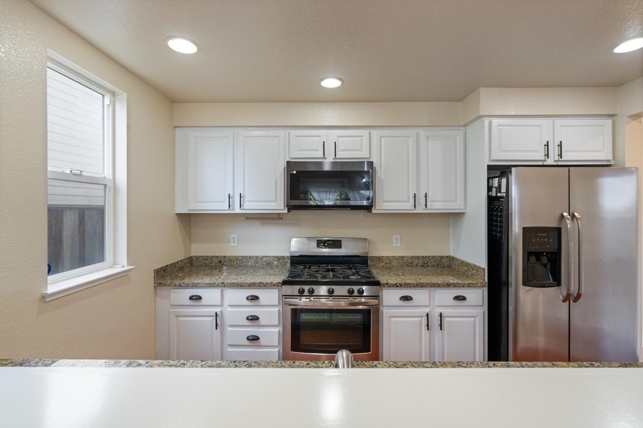 Detail Gallery Image 11 of 33 For 2673 Foothill Ave, Richmond,  CA 94804 - 3 Beds | 2 Baths