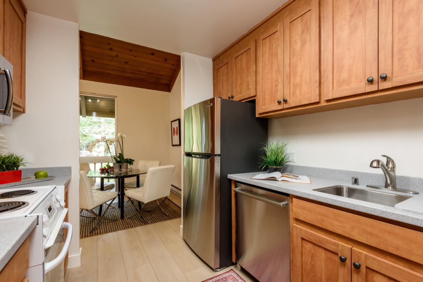 Detail Gallery Image 8 of 21 For 505 Cypress Point Dr #183,  Mountain View,  CA 94043 - 1 Beds | 1 Baths