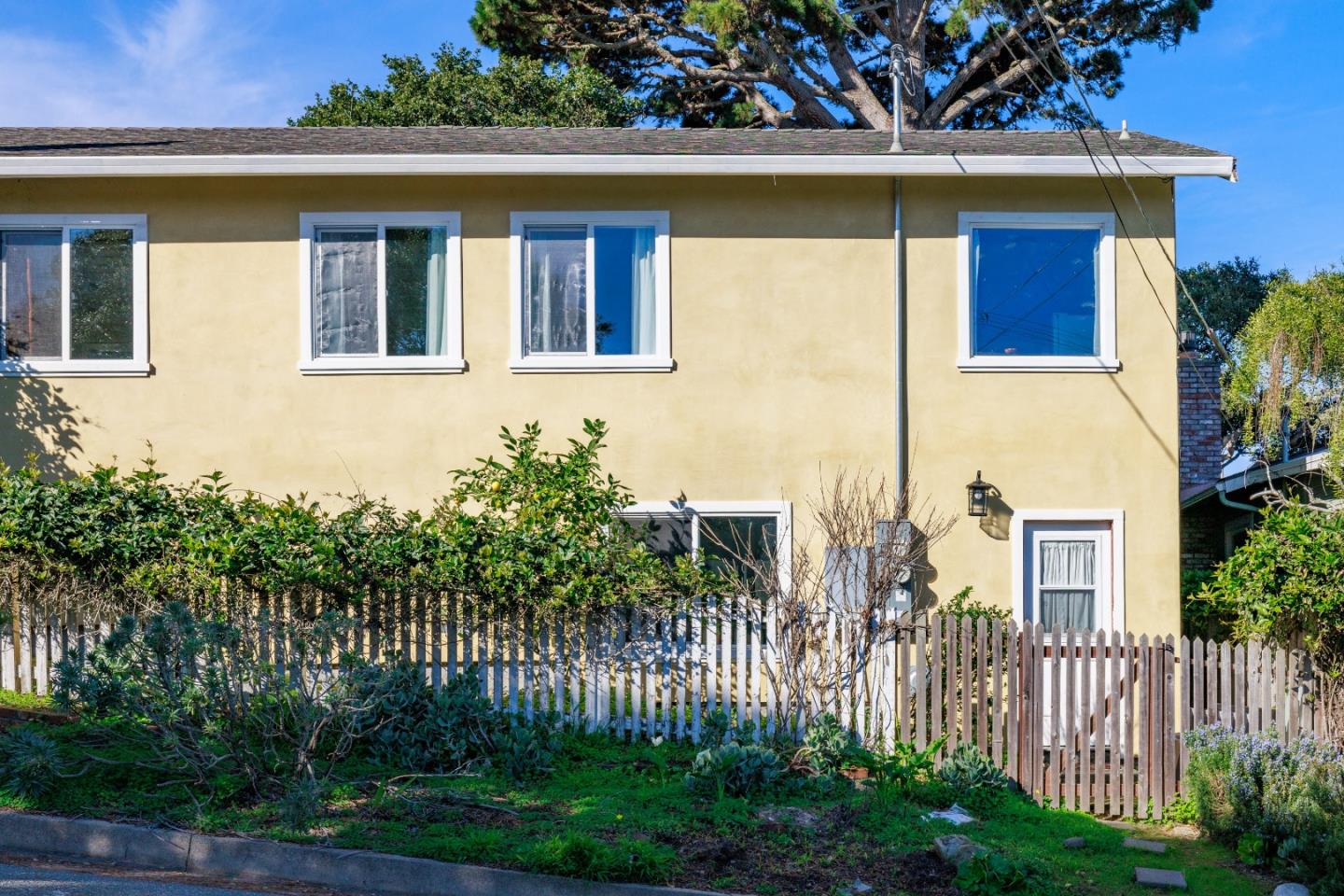 Detail Gallery Image 27 of 34 For 202 Pine Ave, Pacific Grove,  CA 93950 - 4 Beds | 2 Baths