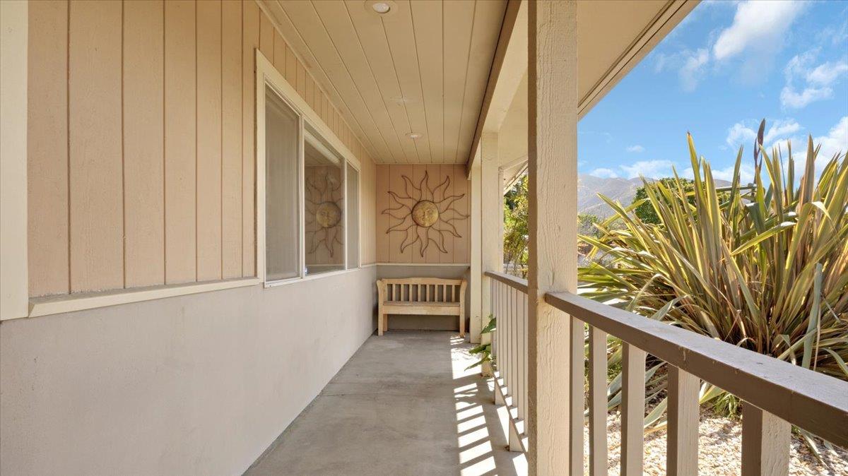 Detail Gallery Image 10 of 22 For 22115 Berry Dr, Salinas,  CA 93908 - 4 Beds | 2 Baths