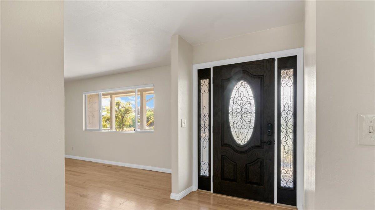 Detail Gallery Image 11 of 22 For 22115 Berry Dr, Salinas,  CA 93908 - 4 Beds | 2 Baths