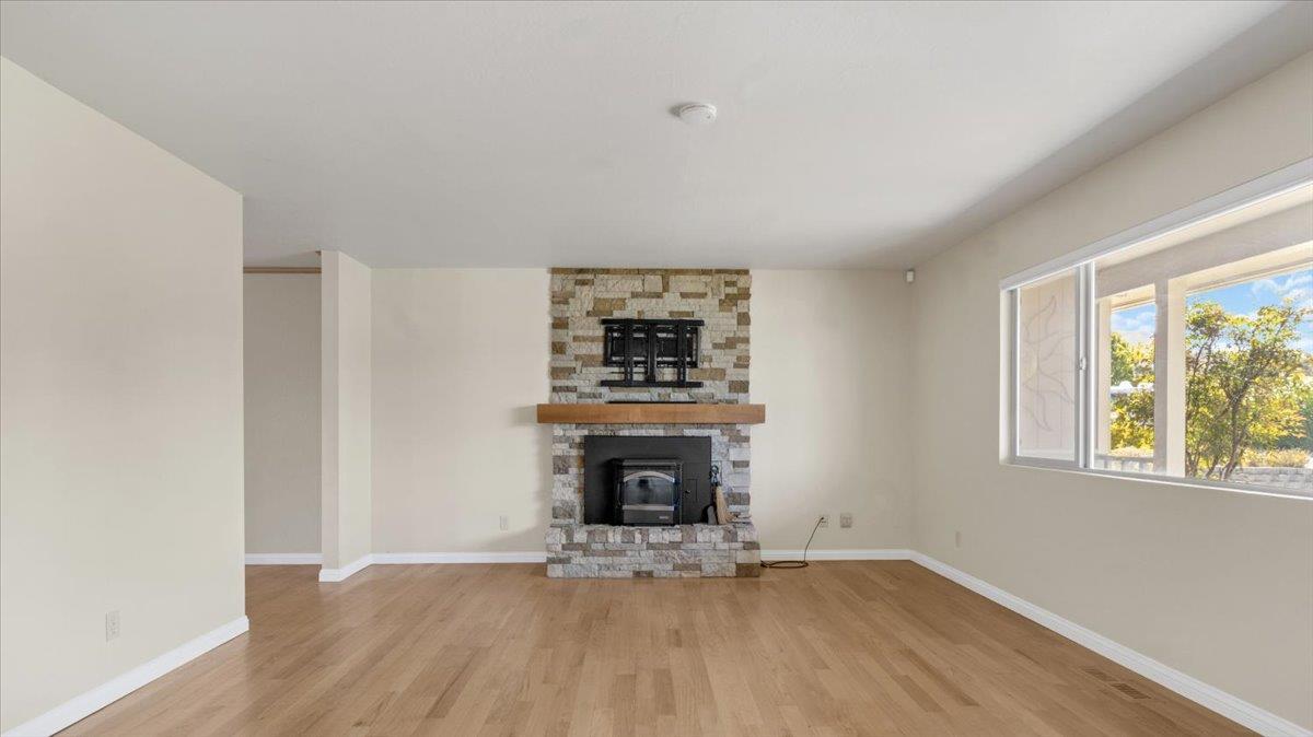 Detail Gallery Image 13 of 22 For 22115 Berry Dr, Salinas,  CA 93908 - 4 Beds | 2 Baths