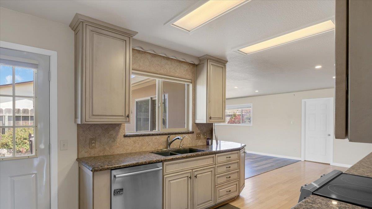 22115 Berry Dr