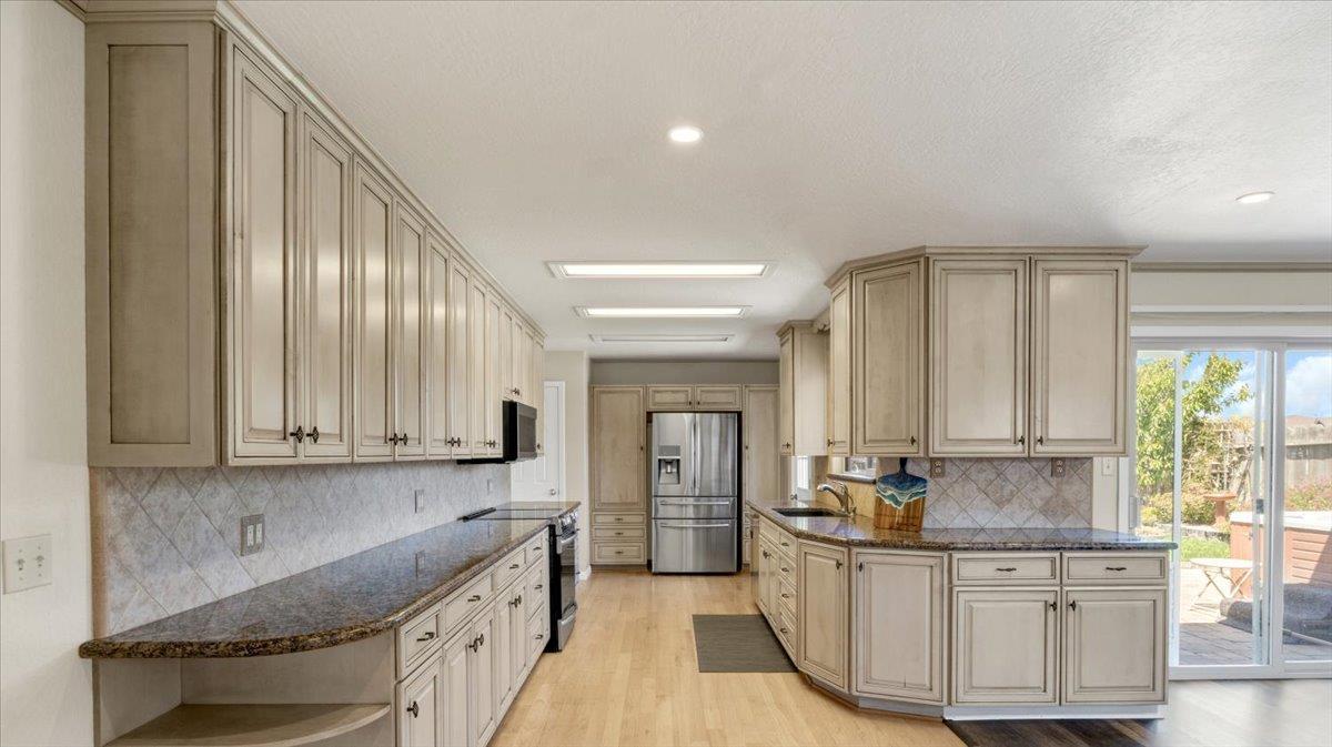 22115 Berry Dr