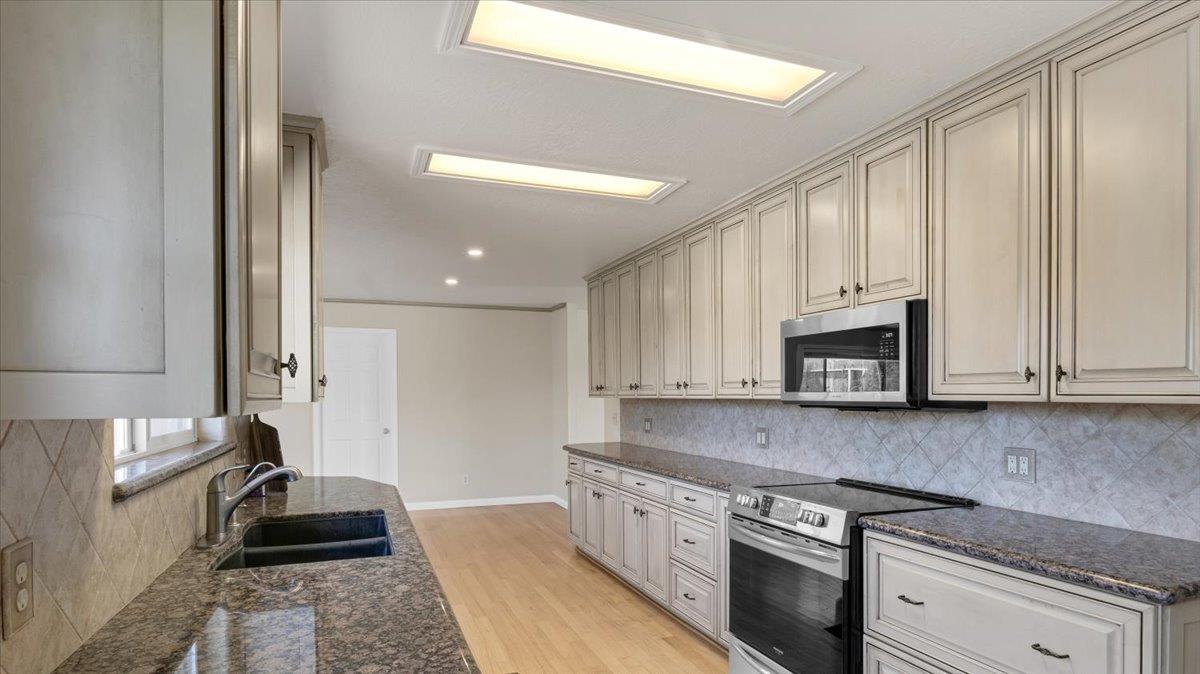 22115 Berry Dr