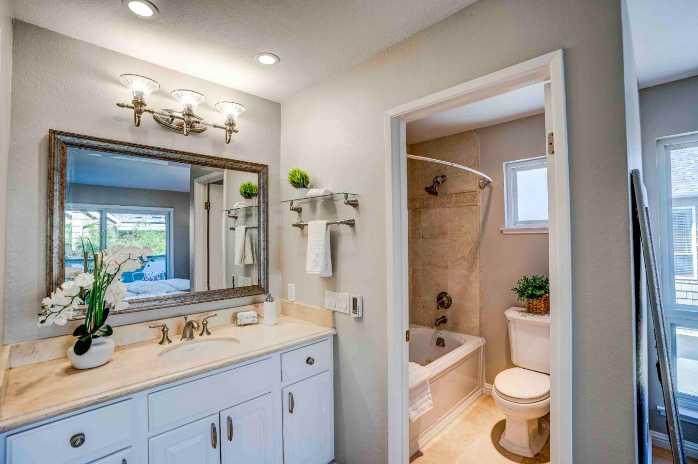 Detail Gallery Image 9 of 19 For 1119 Shoreline Dr, San Mateo,  CA 94404 - 1 Beds | 1/1 Baths
