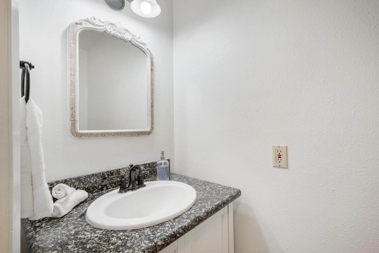 Detail Gallery Image 26 of 69 For 16755 Oak View Cir, Morgan Hill,  CA 95037 - 5 Beds | 3/1 Baths