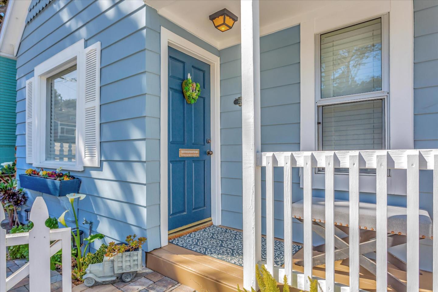 Detail Gallery Image 2 of 19 For 220 8th St, Pacific Grove,  CA 93950 - 2 Beds | 1 Baths