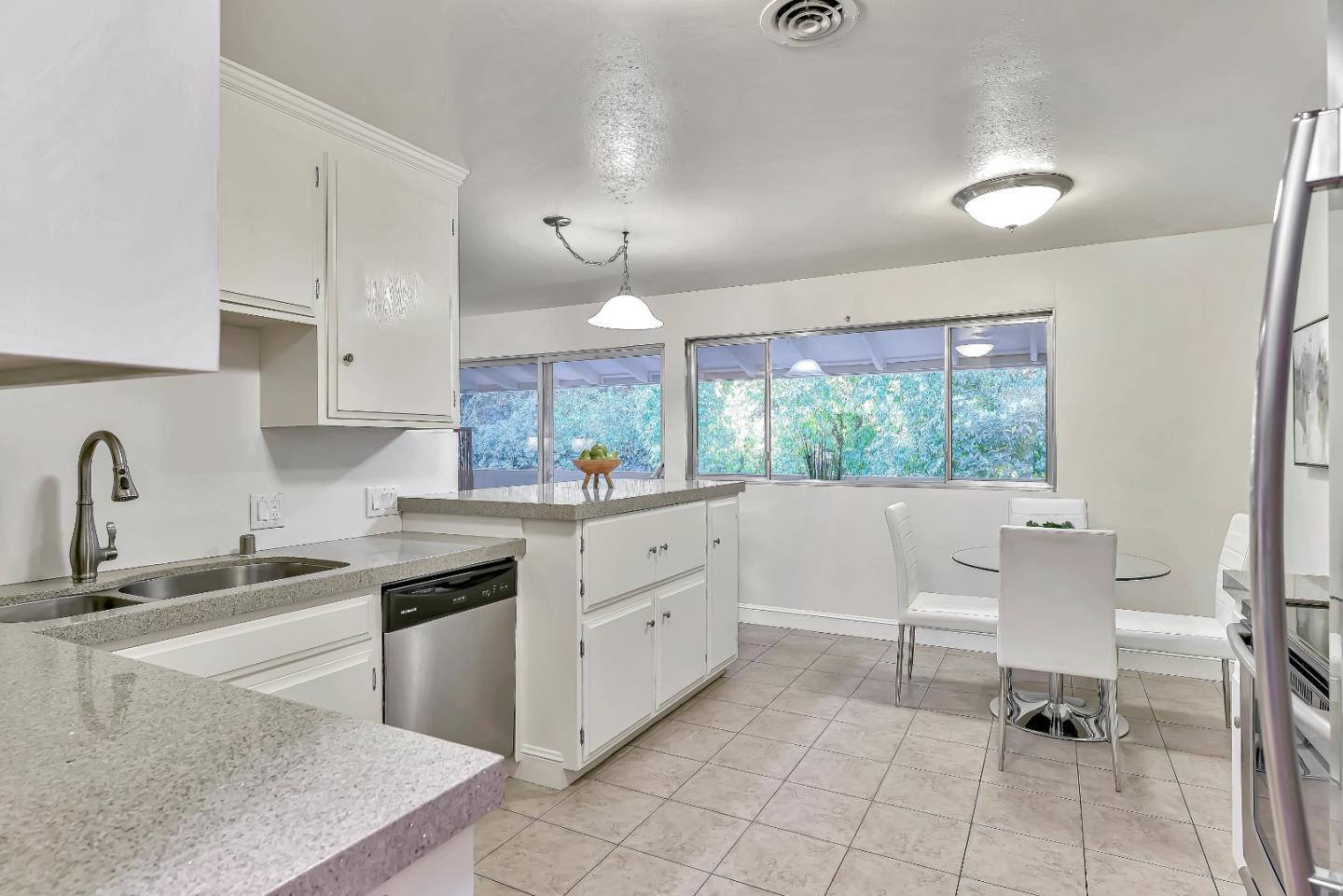Detail Gallery Image 14 of 29 For 600 Pennsylvania Ave #7,  Los Gatos,  CA 95030 - 2 Beds | 2 Baths