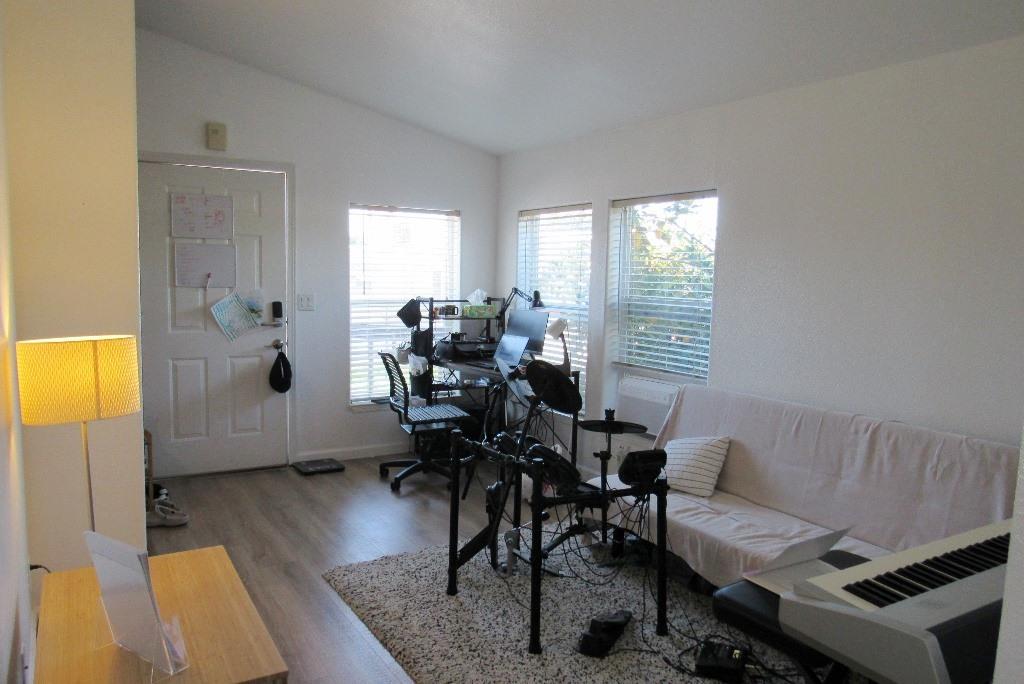Detail Gallery Image 2 of 11 For 440 Moffett Blvd #29,  Mountain View,  CA 94043 - 2 Beds | 1/1 Baths