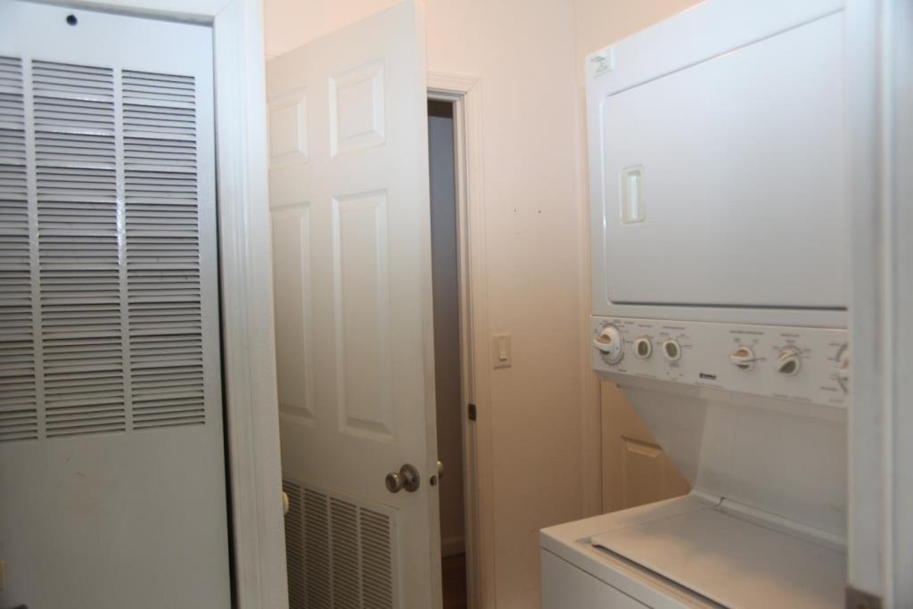 Detail Gallery Image 8 of 11 For 440 Moffett Blvd #29,  Mountain View,  CA 94043 - 2 Beds | 1/1 Baths