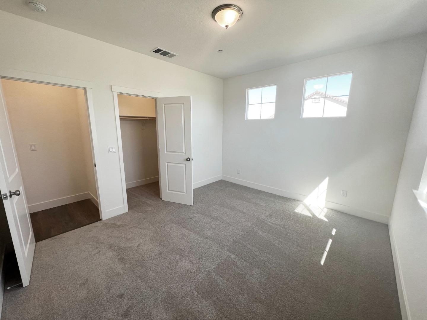 Detail Gallery Image 3 of 12 For 1851 Cobblefield Ln #2-1,  Los Banos,  CA 93635 - 4 Beds | 2 Baths