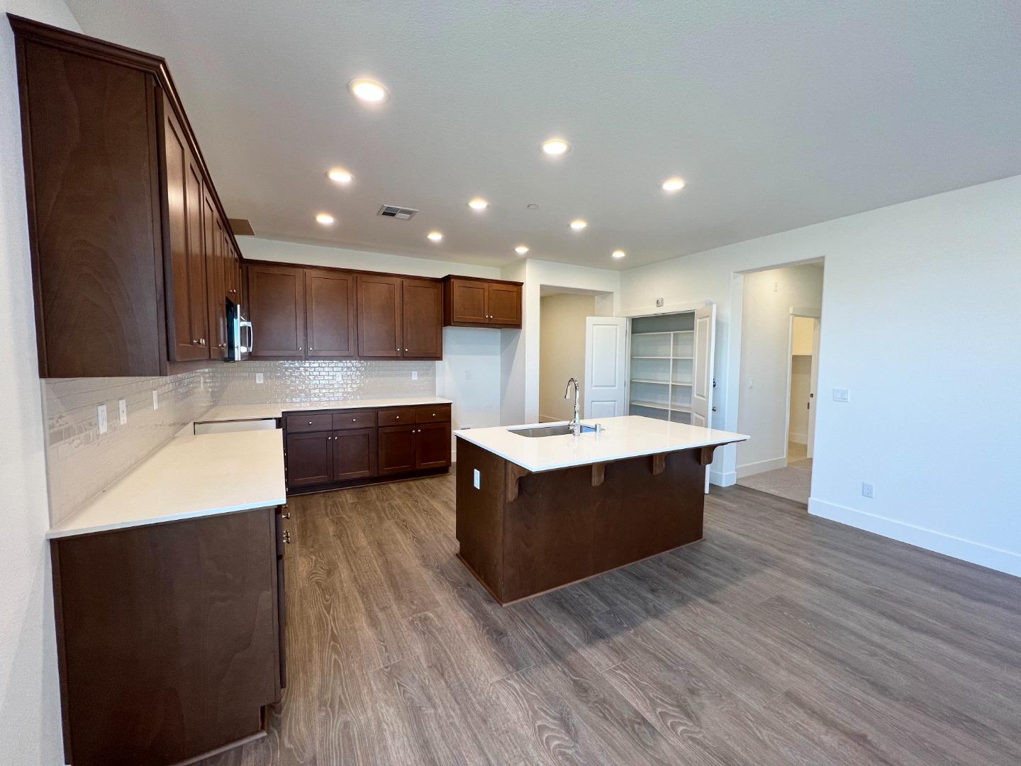 Detail Gallery Image 6 of 12 For 1851 Cobblefield Ln #2-1,  Los Banos,  CA 93635 - 4 Beds | 2 Baths
