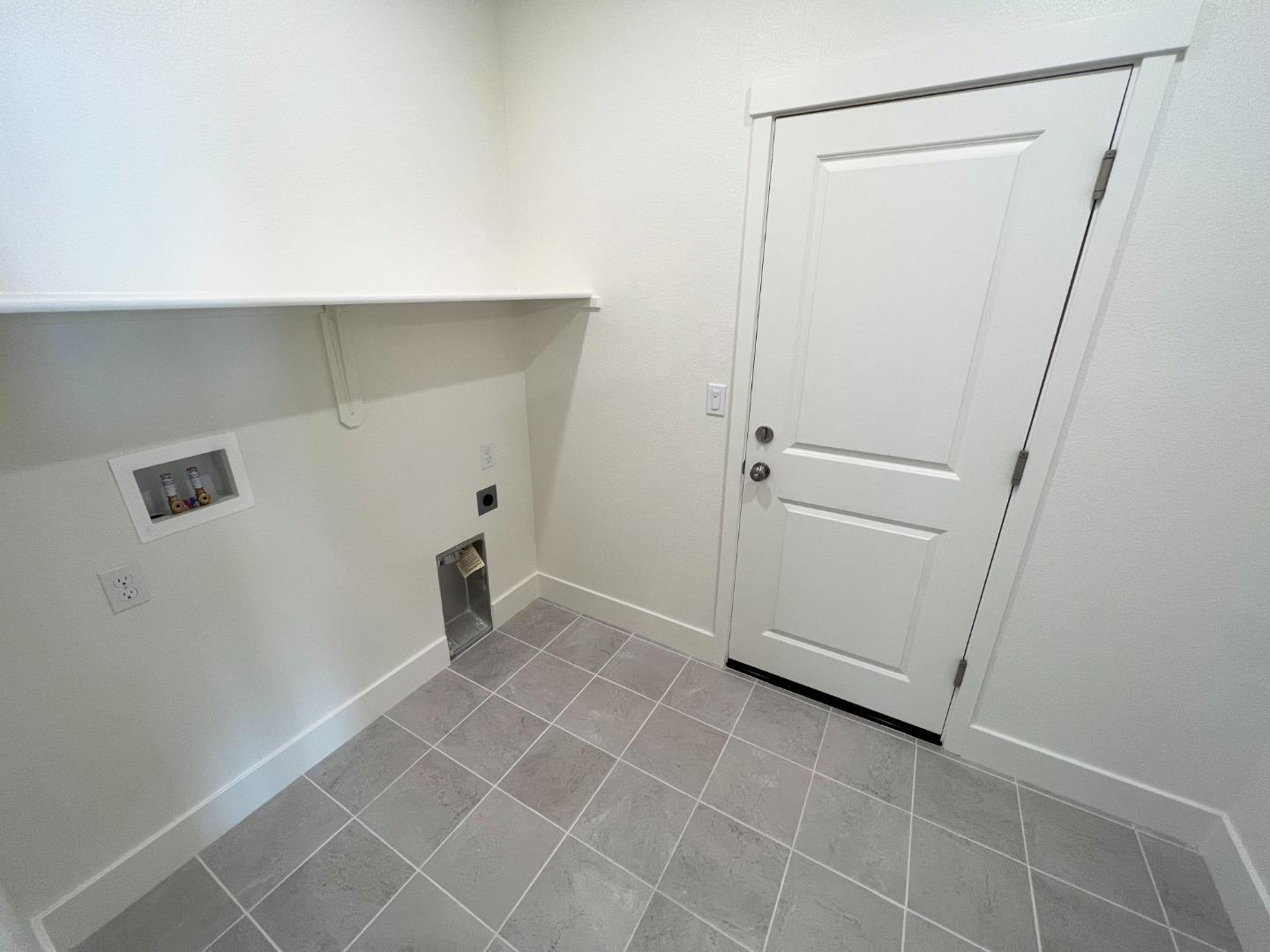 Detail Gallery Image 6 of 13 For 1213 Gypsum Dr #2-30,  Los Banos,  CA 93635 - 4 Beds | 2 Baths