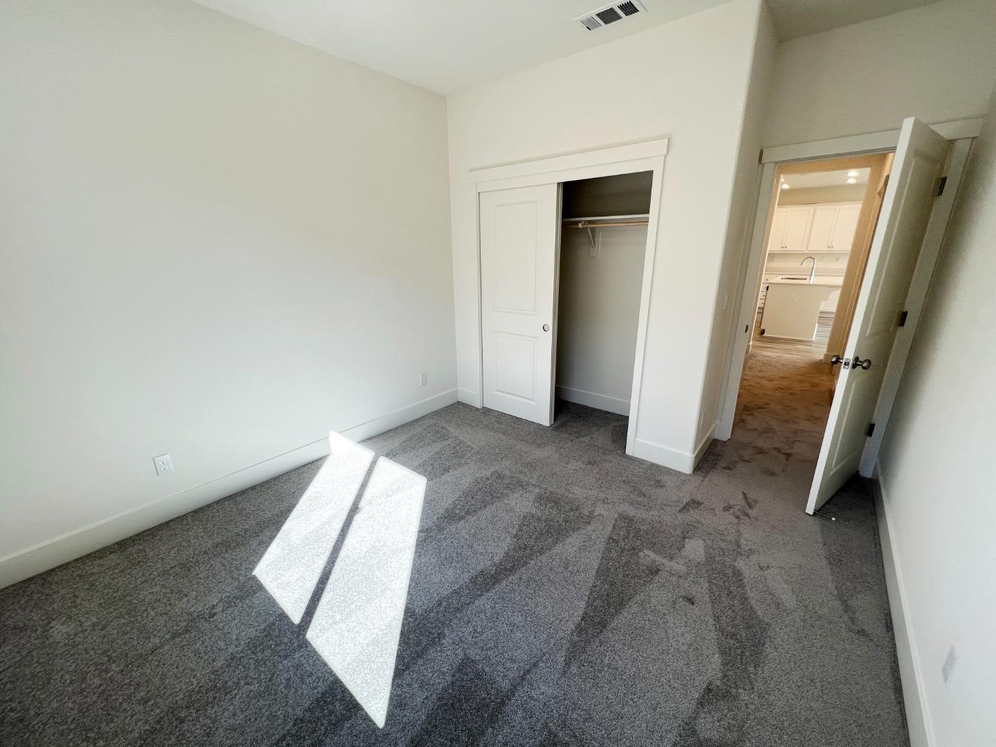Detail Gallery Image 8 of 13 For 1213 Gypsum Dr #2-30,  Los Banos,  CA 93635 - 4 Beds | 2 Baths