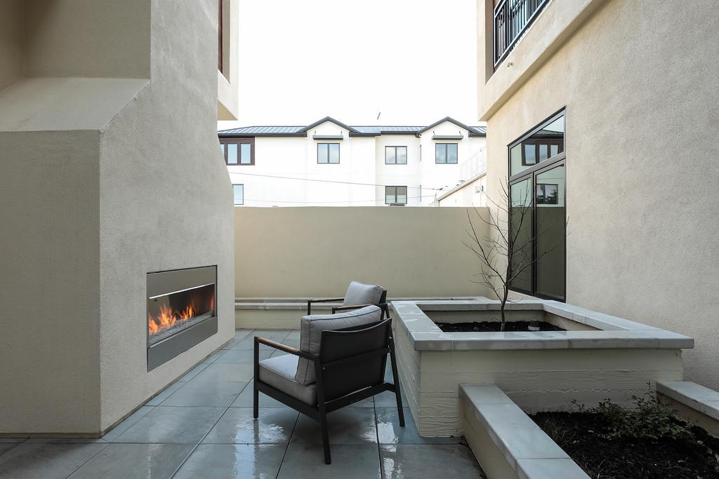 Detail Gallery Image 14 of 45 For 389 First St #14,  Los Altos,  CA 94022 - 2 Beds | 2/1 Baths