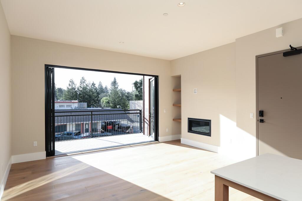 Detail Gallery Image 2 of 42 For 389 First St #20,  Los Altos,  CA 94022 - 2 Beds | 2/1 Baths